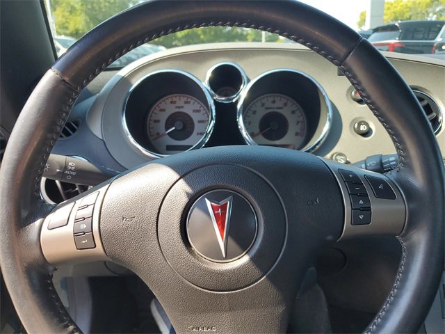 Used 2006 Pontiac Solstice Convertible w/ Premium Package image 9