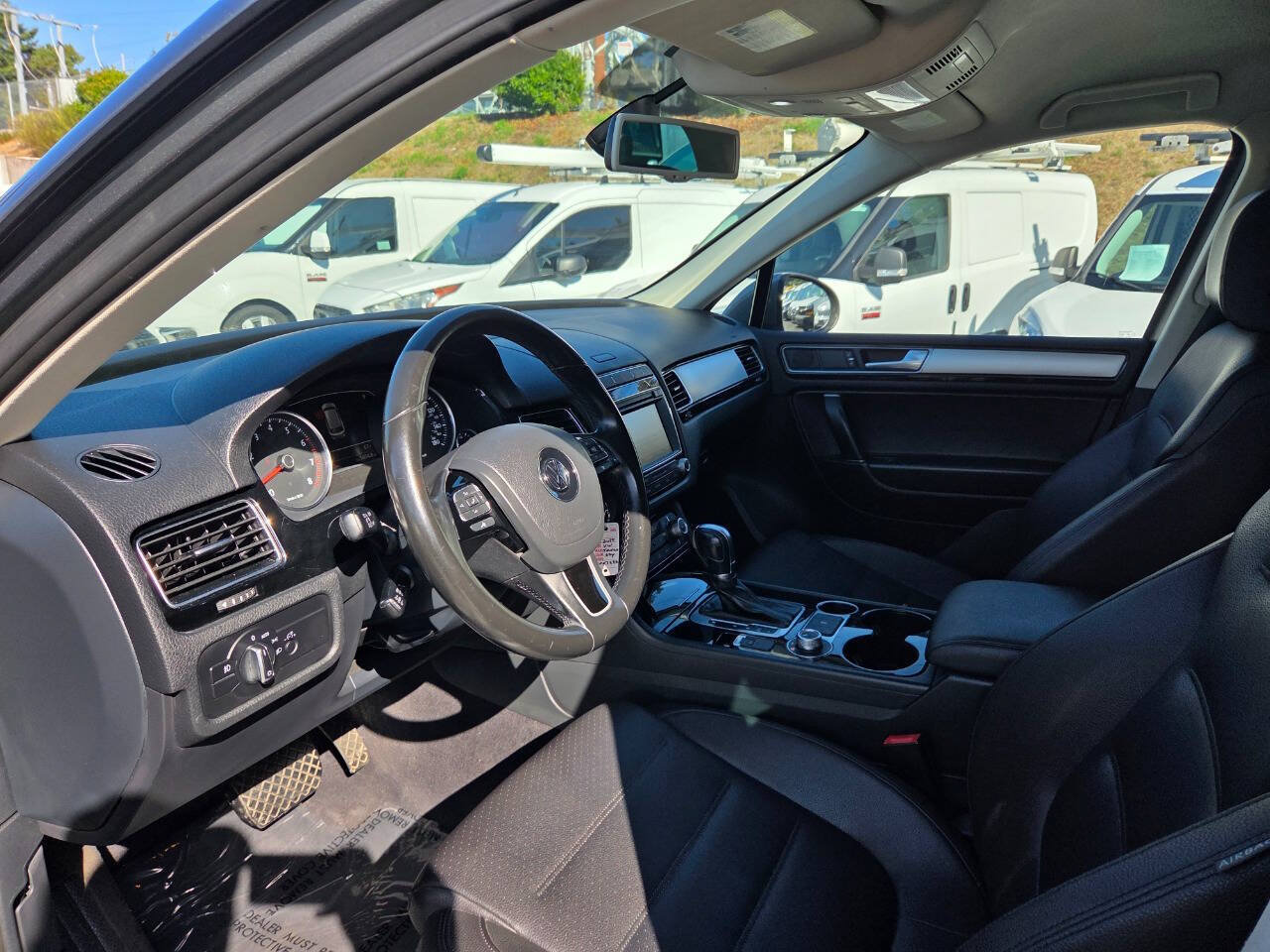 Used 2015 Volkswagen Touareg Sport AWD/4WD image 13