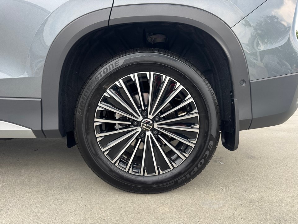 Certified 2026 Volkswagen Tiguan S w/ 18" Wheel Package FWD image 26