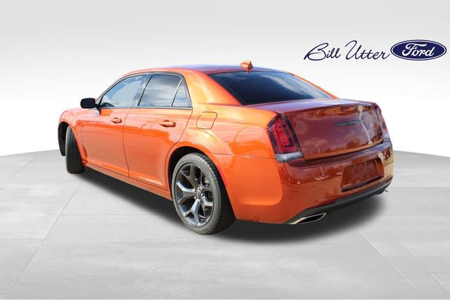 Used 2021 Chrysler 300 Touring w/ Sport Appearance Package image 7