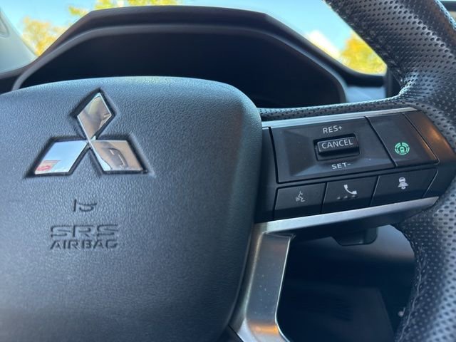 Used 2022 Mitsubishi Outlander SE image 35