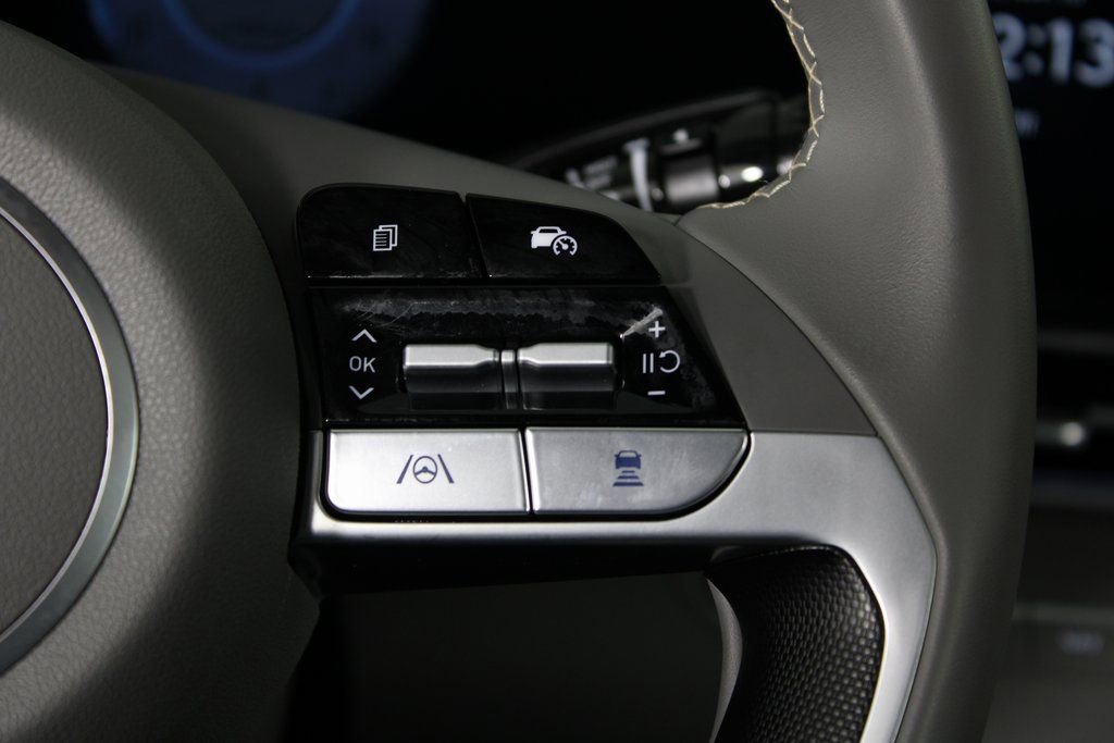 Certified 2025 Hyundai Elantra SEL image 26