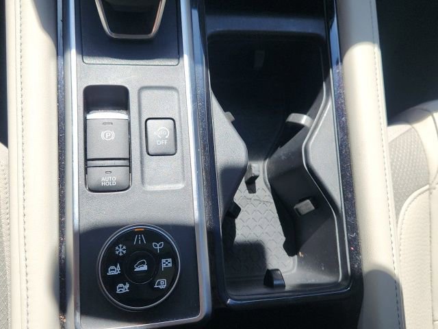 Used 2024 Nissan Pathfinder SL w/ Black Appearance Package image 38