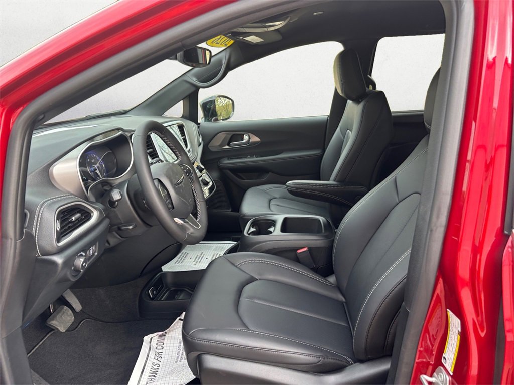 New 2026 Chrysler Pacifica Select image 9