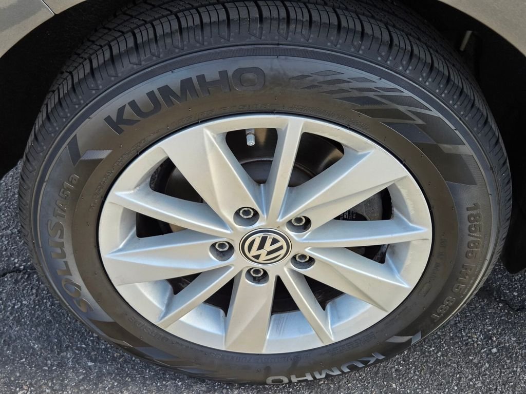 Used 2015 Volkswagen Golf S FWD image 10