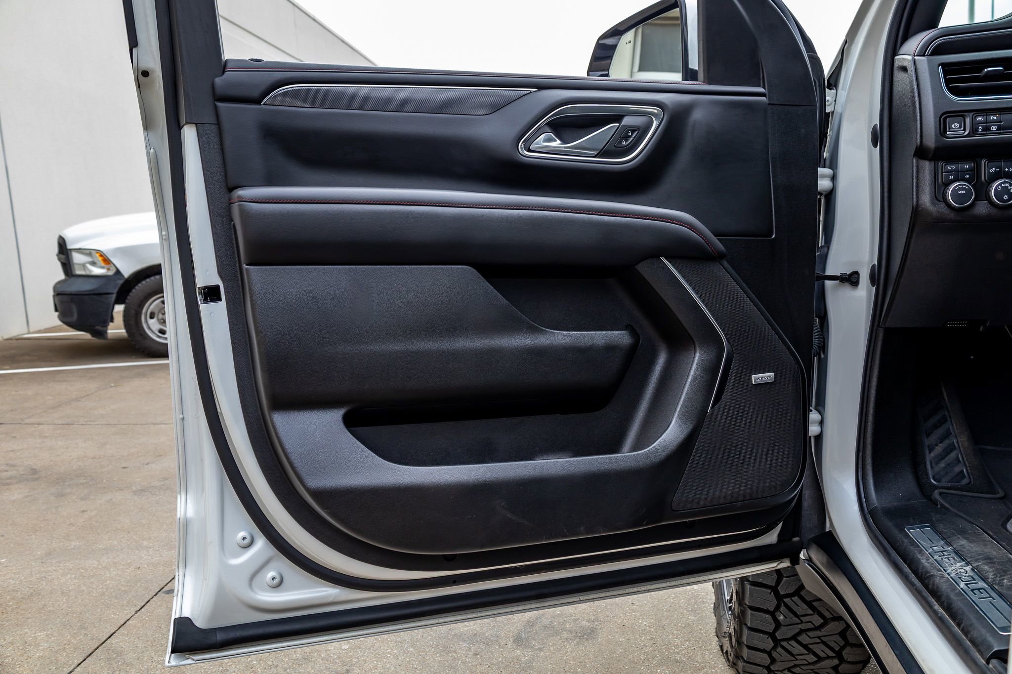 Used 2022 Chevrolet Tahoe RST w/ Sport Performance Package AWD/4WD image 39