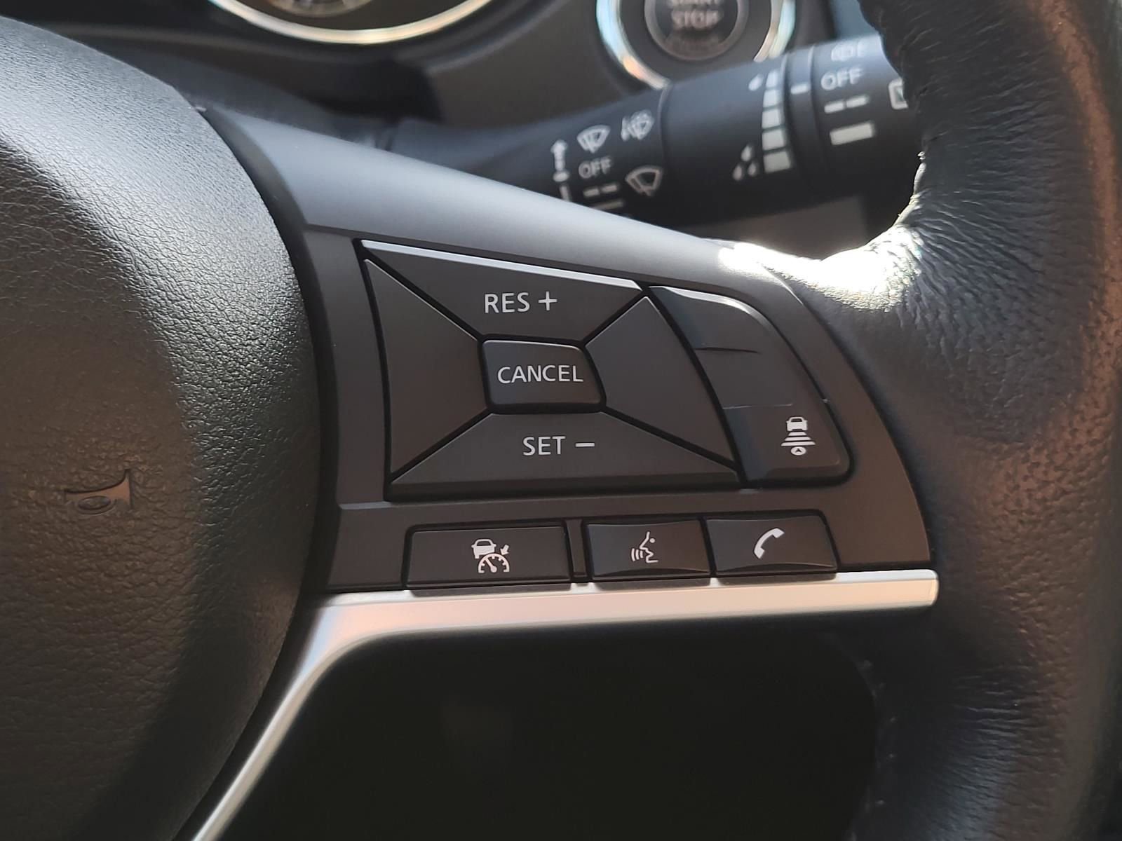 Used 2018 Nissan Rogue SV w/ Premium Package image 31