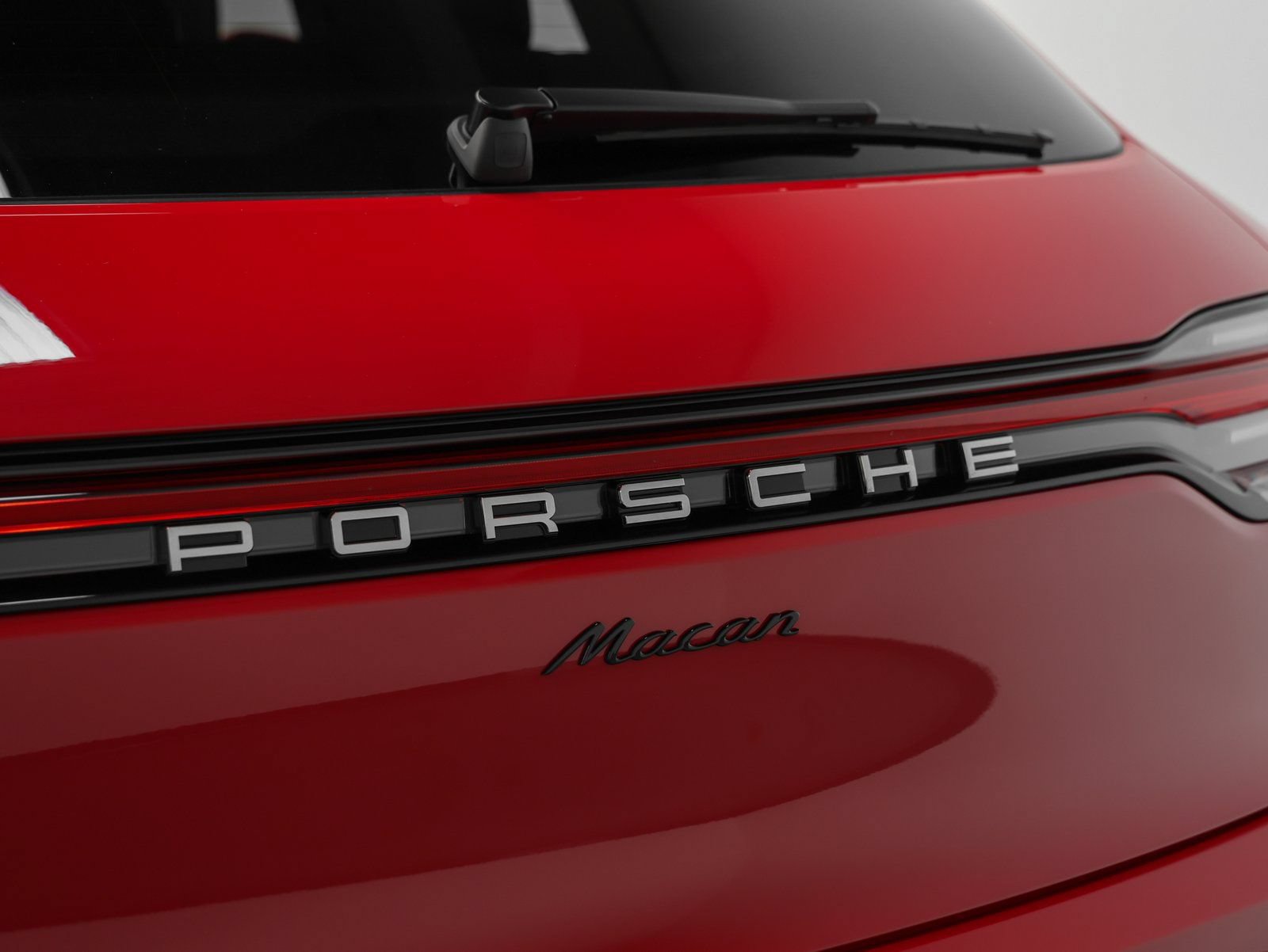 Certified 2026 Porsche Macan AWD/4WD image 18