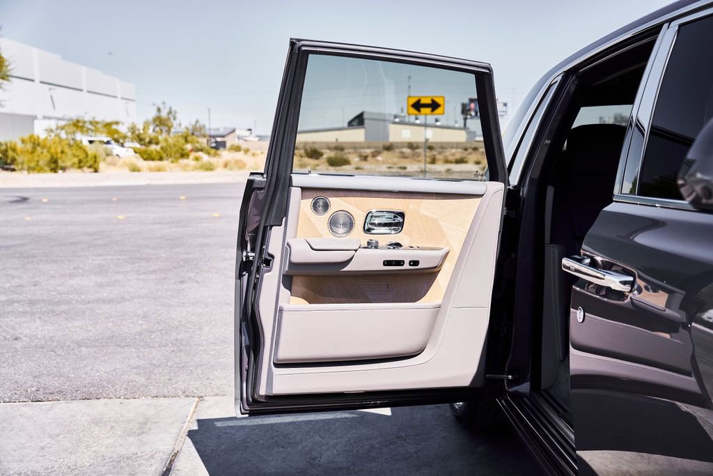 Used 2025 Rolls-Royce Phantom Sedan RWD image 27