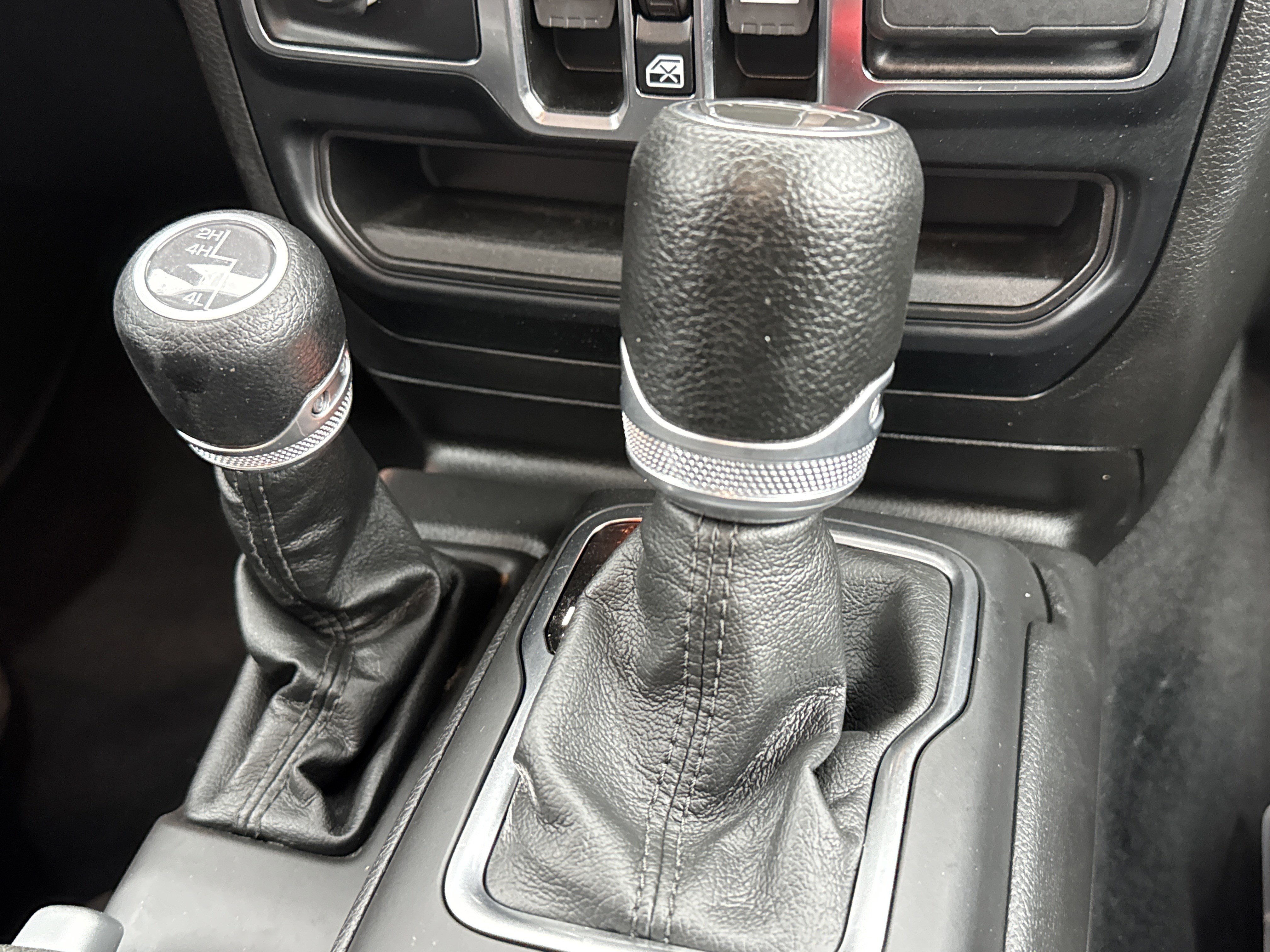 Used 2023 Jeep Gladiator Sport image 16