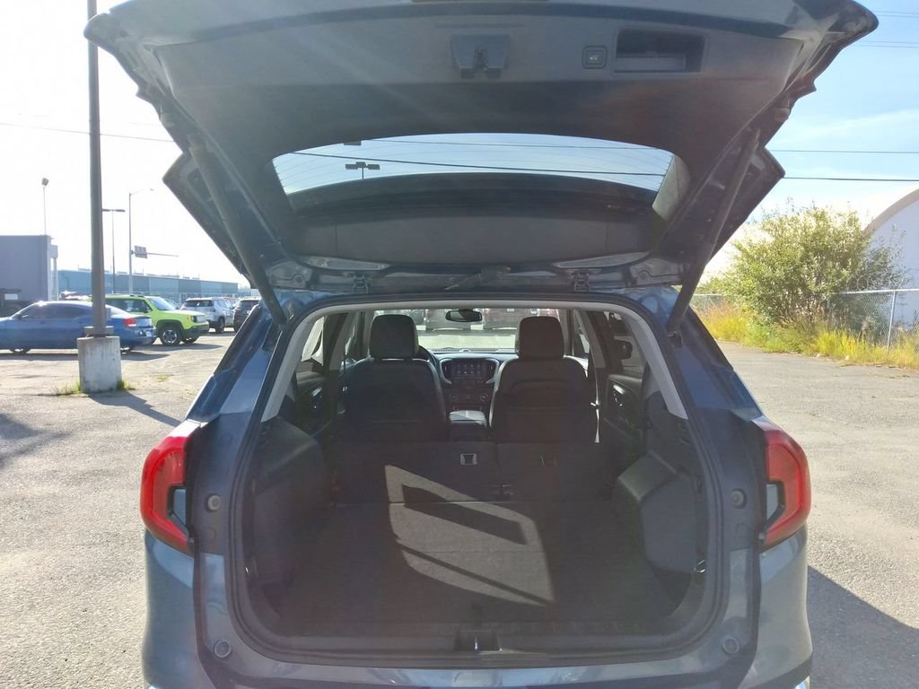 Used 2024 GMC Terrain SLT AWD/4WD image 11