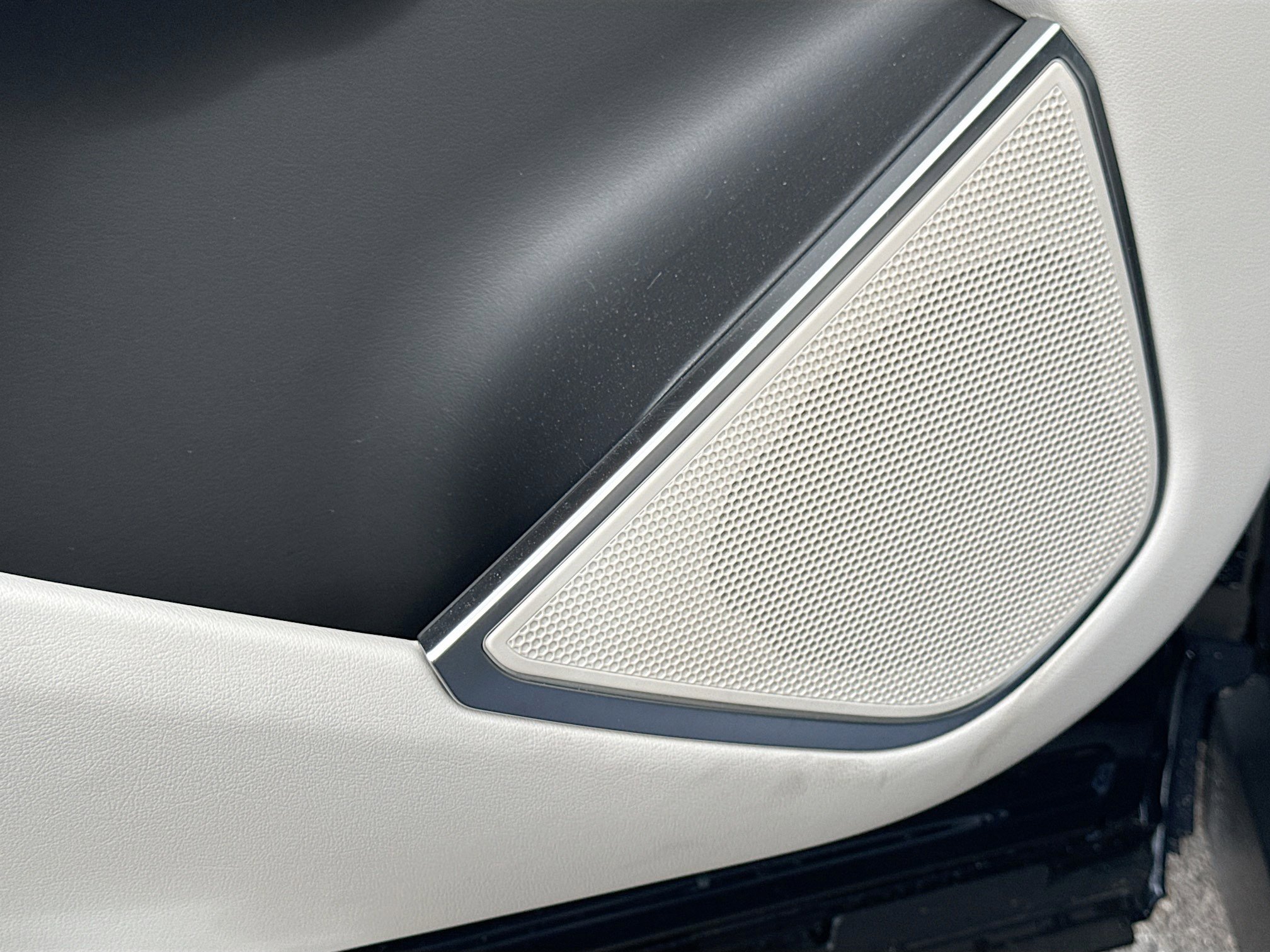 Used 2026 Jaguar F-PACE R-Dynamic S image 23