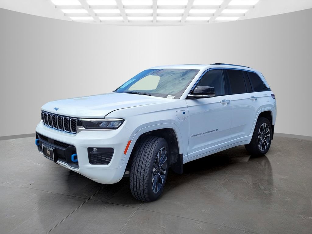 Used 2022 Jeep Grand Cherokee Overland w/ MOPAR Finishing Package AWD/4WD image 8