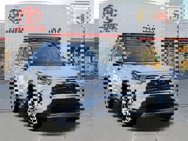 Used 2020 Toyota RAV4 Limited image 1