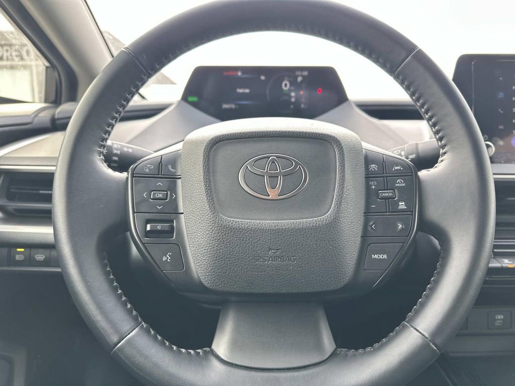 Used 2025 Toyota Prius LE image 20