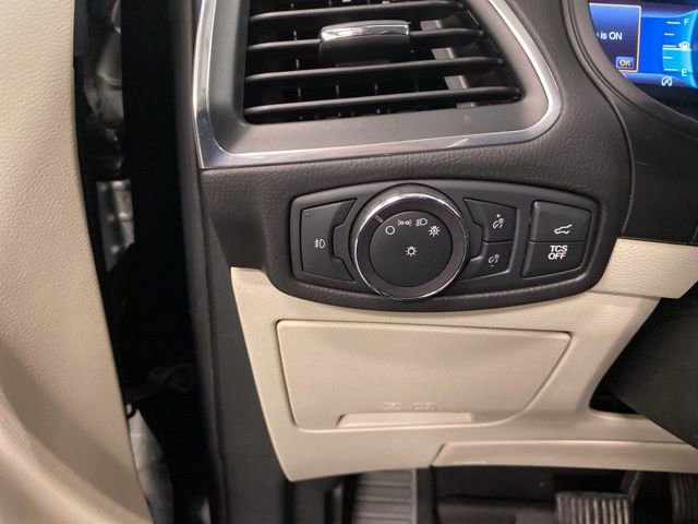 Used 2022 Ford Edge Titanium AWD/4WD image 17