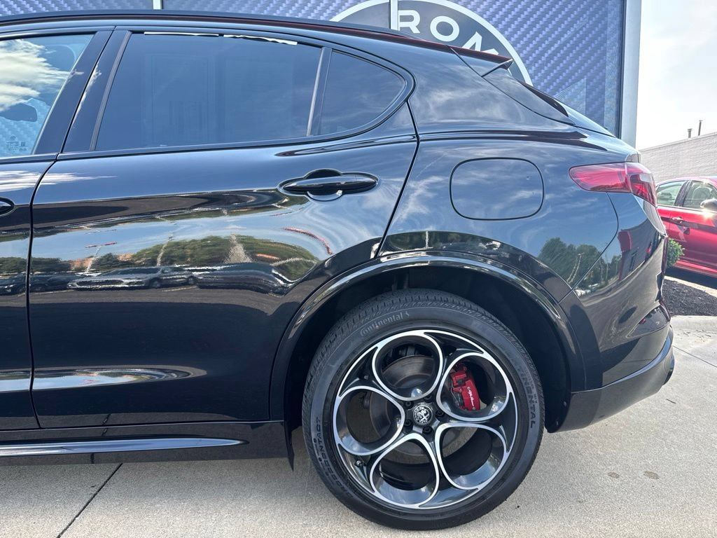 Used 2023 Alfa Romeo Stelvio Veloce AWD/4WD image 14