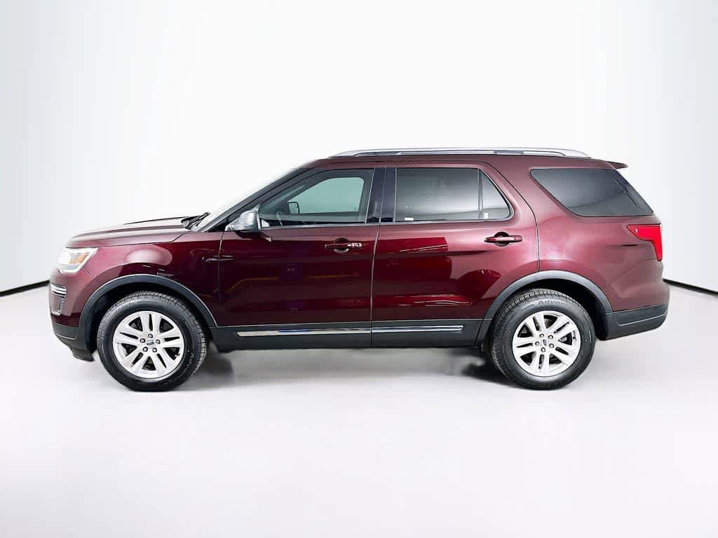 Used 2019 Ford Explorer XLT image 3