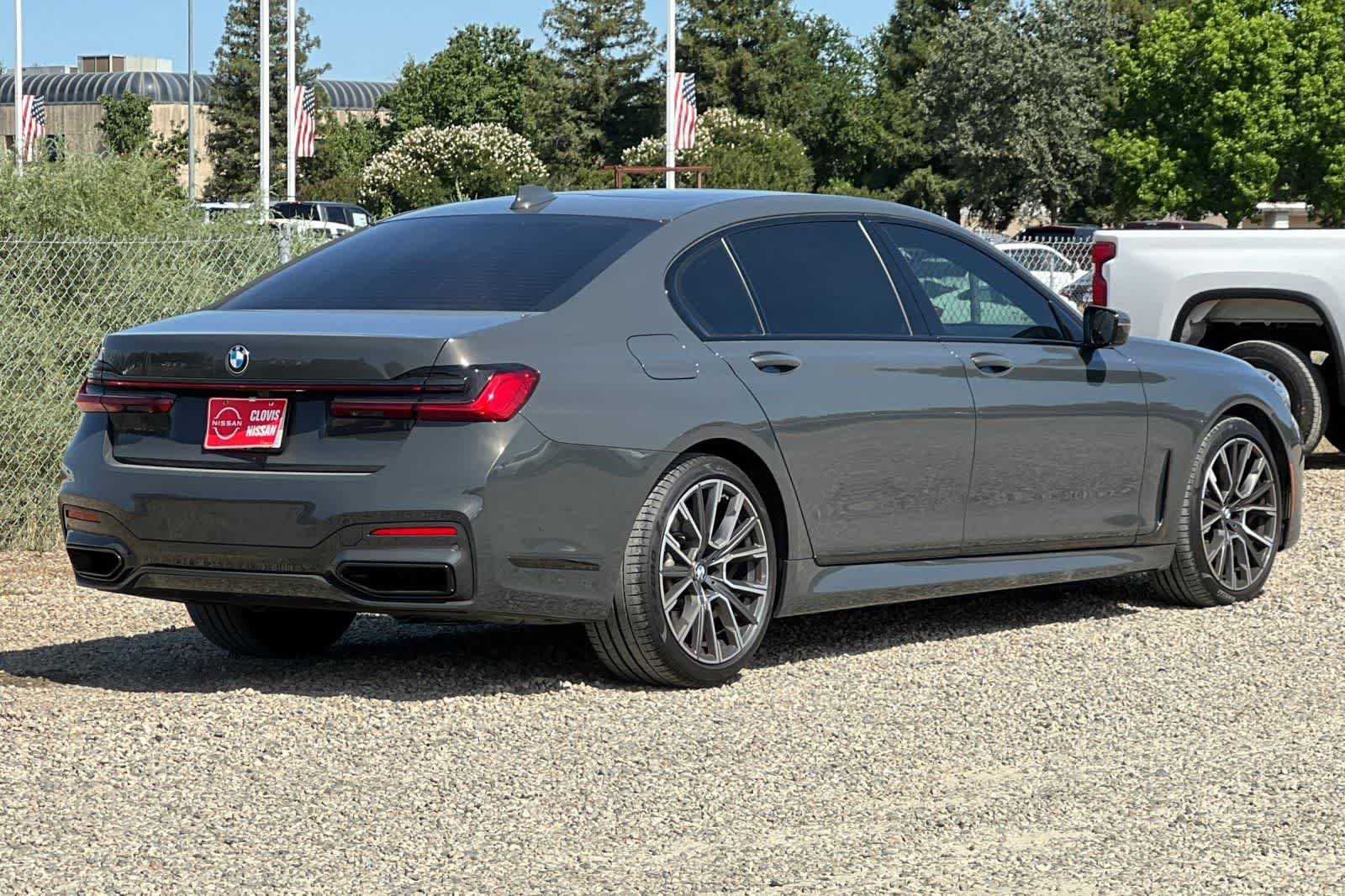 Used 2022 BMW 750i xDrive w/ Autobahn Package AWD/4WD image 3