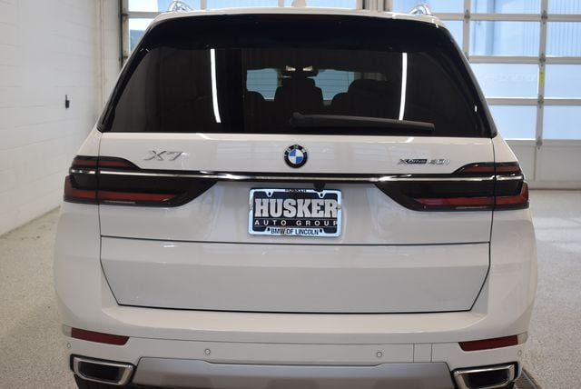 Used 2026 BMW X7 xDrive40i AWD/4WD image 11
