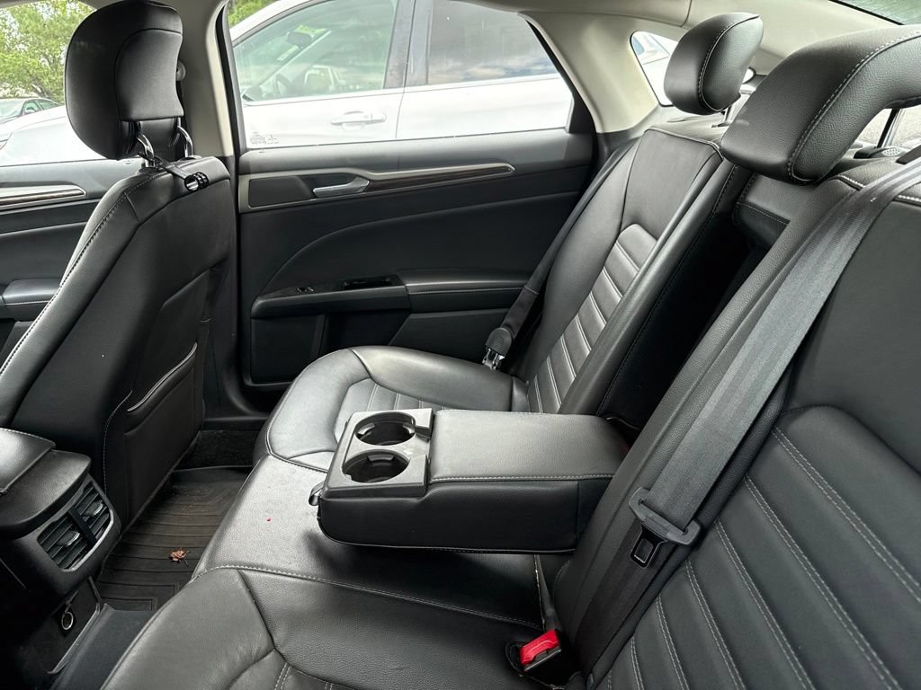 Used 2014 Ford Fusion SE w/ Equipment Group 202A FWD image 9