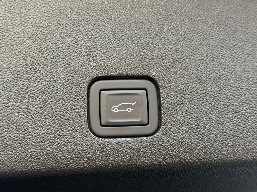 Certified 2024 Cadillac XT6 Luxury AWD/4WD image 18
