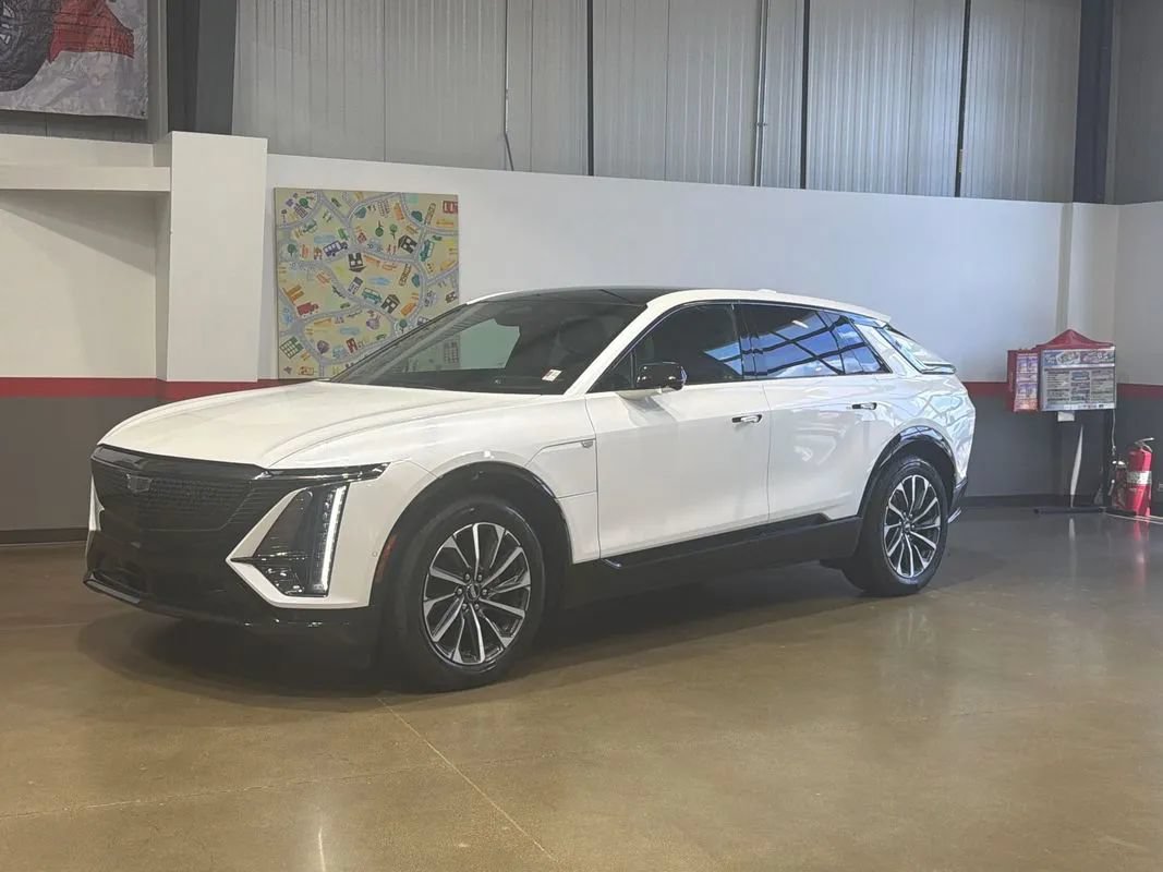 Used 2024 Cadillac Lyriq Sport AWD/4WD image 11