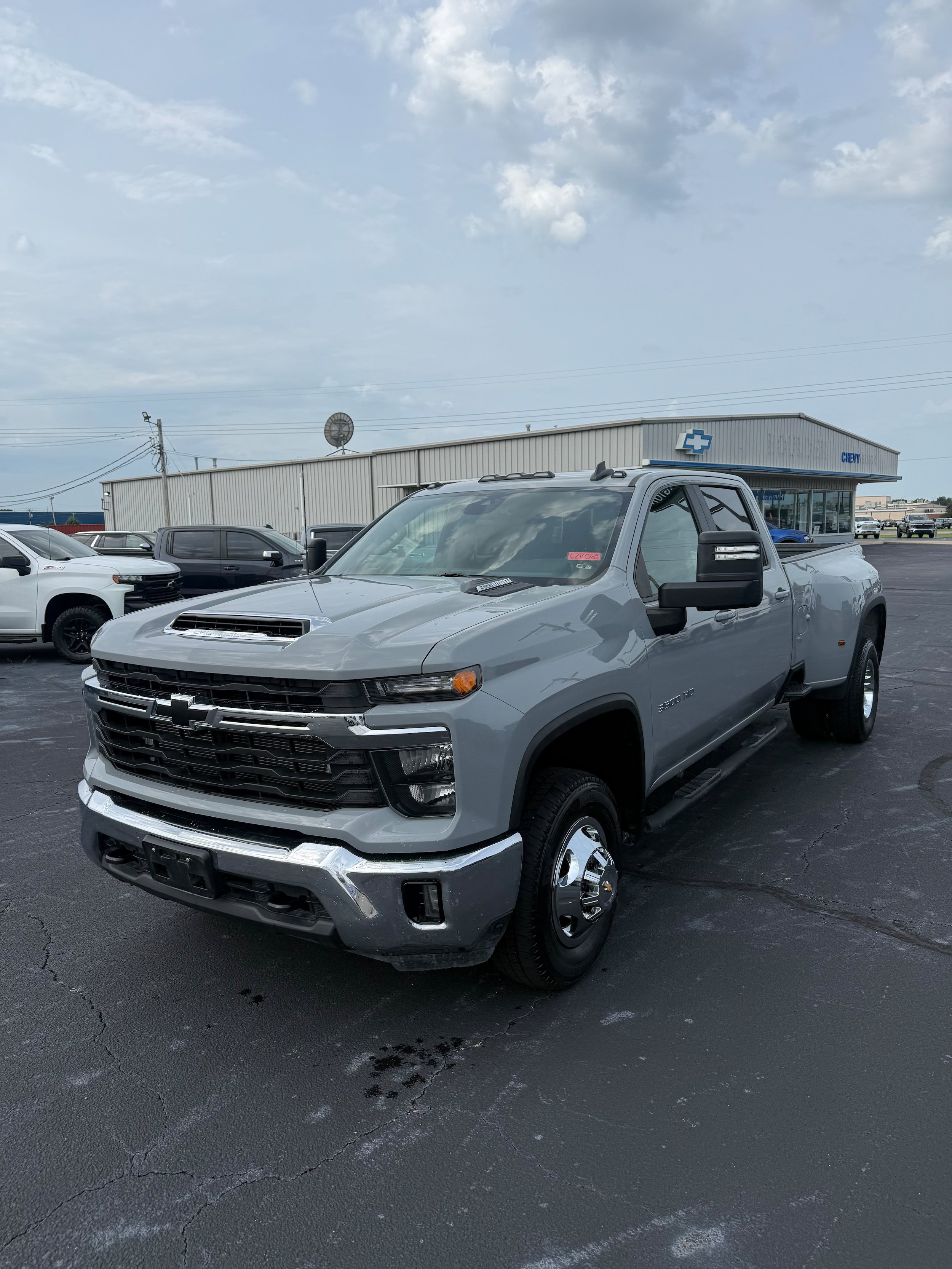 Used 2024 Chevrolet Silverado 3500 LT w/ Safety Package AWD/4WD image 4