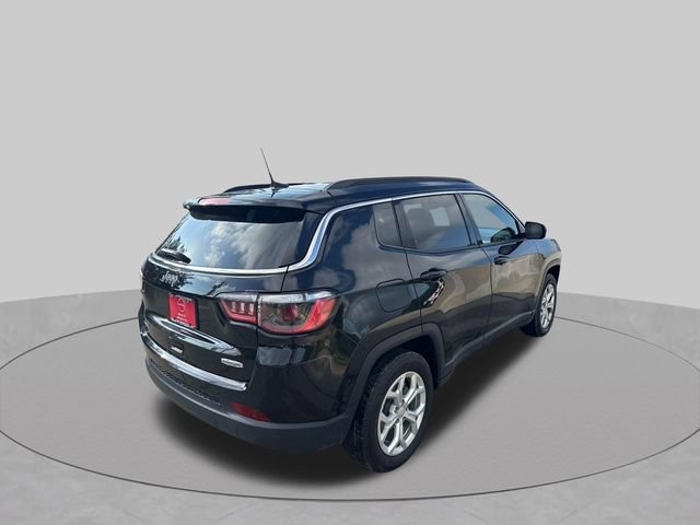 Used 2024 Jeep Compass Latitude AWD/4WD image 8
