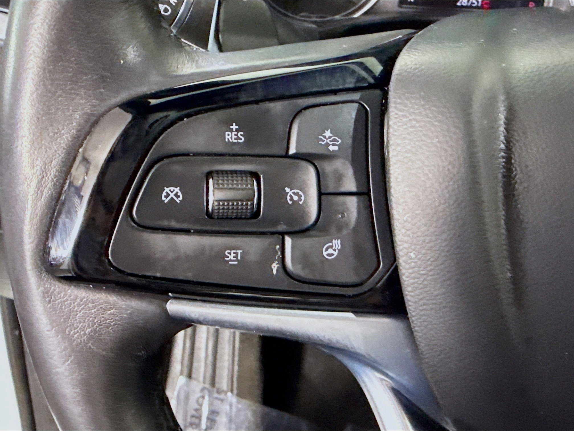 Used 2023 Buick Enclave Essence image 14