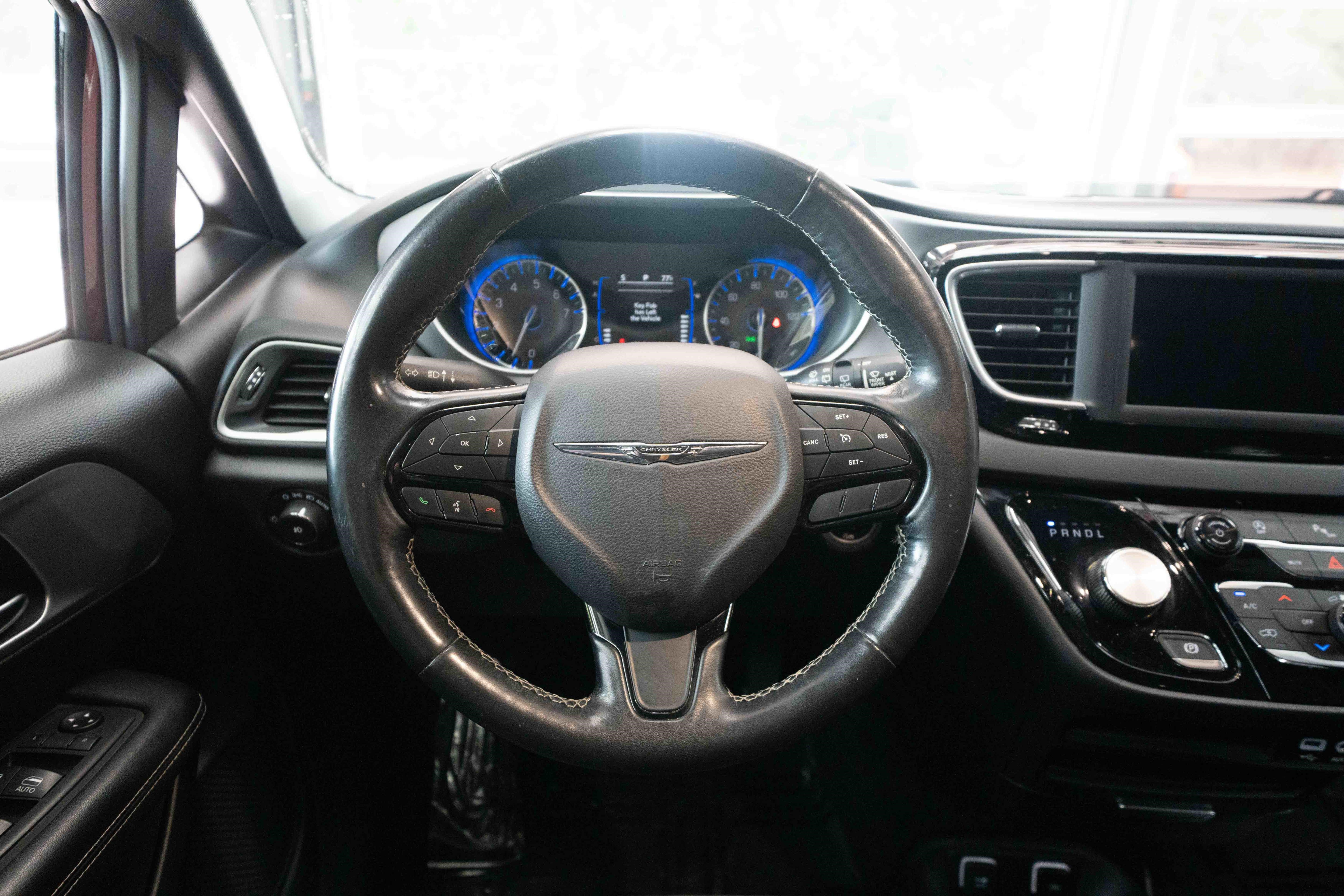 Used 2020 Chrysler Pacifica Touring w/ S Appearance Package FWD image 21