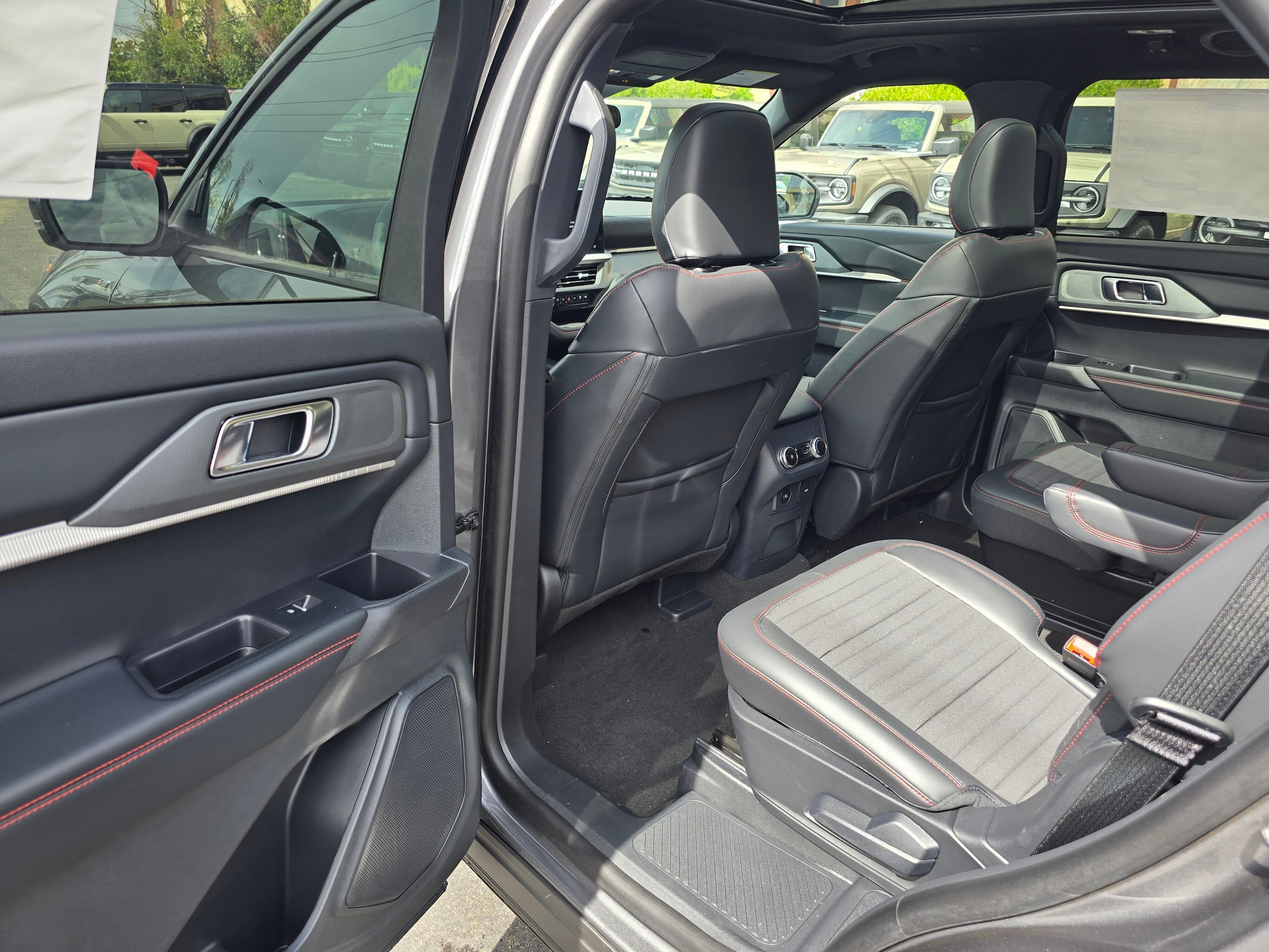 New 2026 Ford Explorer ST-Line AWD/4WD image 10