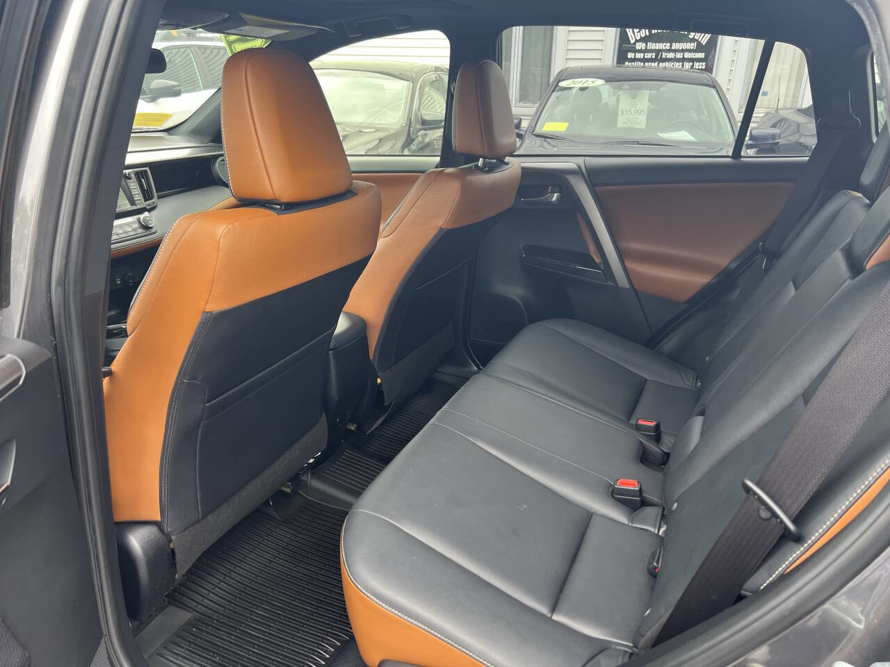 Used 2017 Toyota RAV4 SE image 22