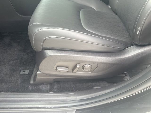 Used 2026 Kia Carnival EX image 12