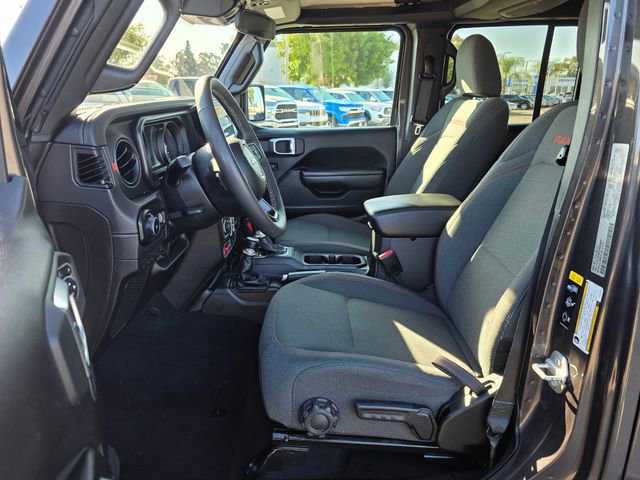 Used 2025 Jeep Wrangler Unlimited Rubicon w/ Convenience Group AWD/4WD image 15