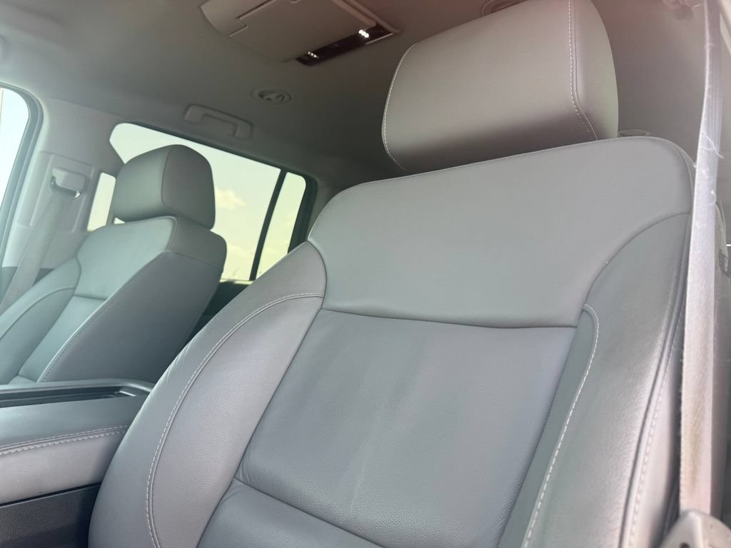 Used 2016 Chevrolet Suburban LT w/ Luxury Package RWD image 12