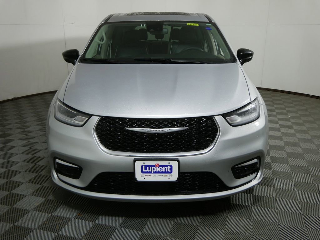 Used 2024 Chrysler Pacifica Limited image 8