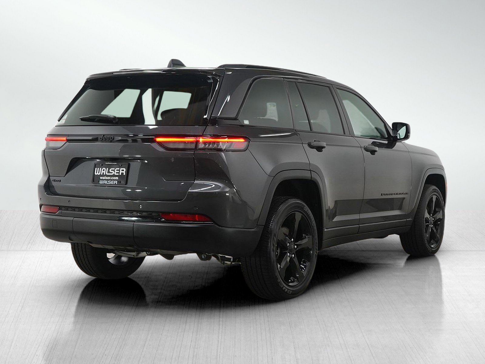 Used 2024 Jeep Grand Cherokee Altitude image 5