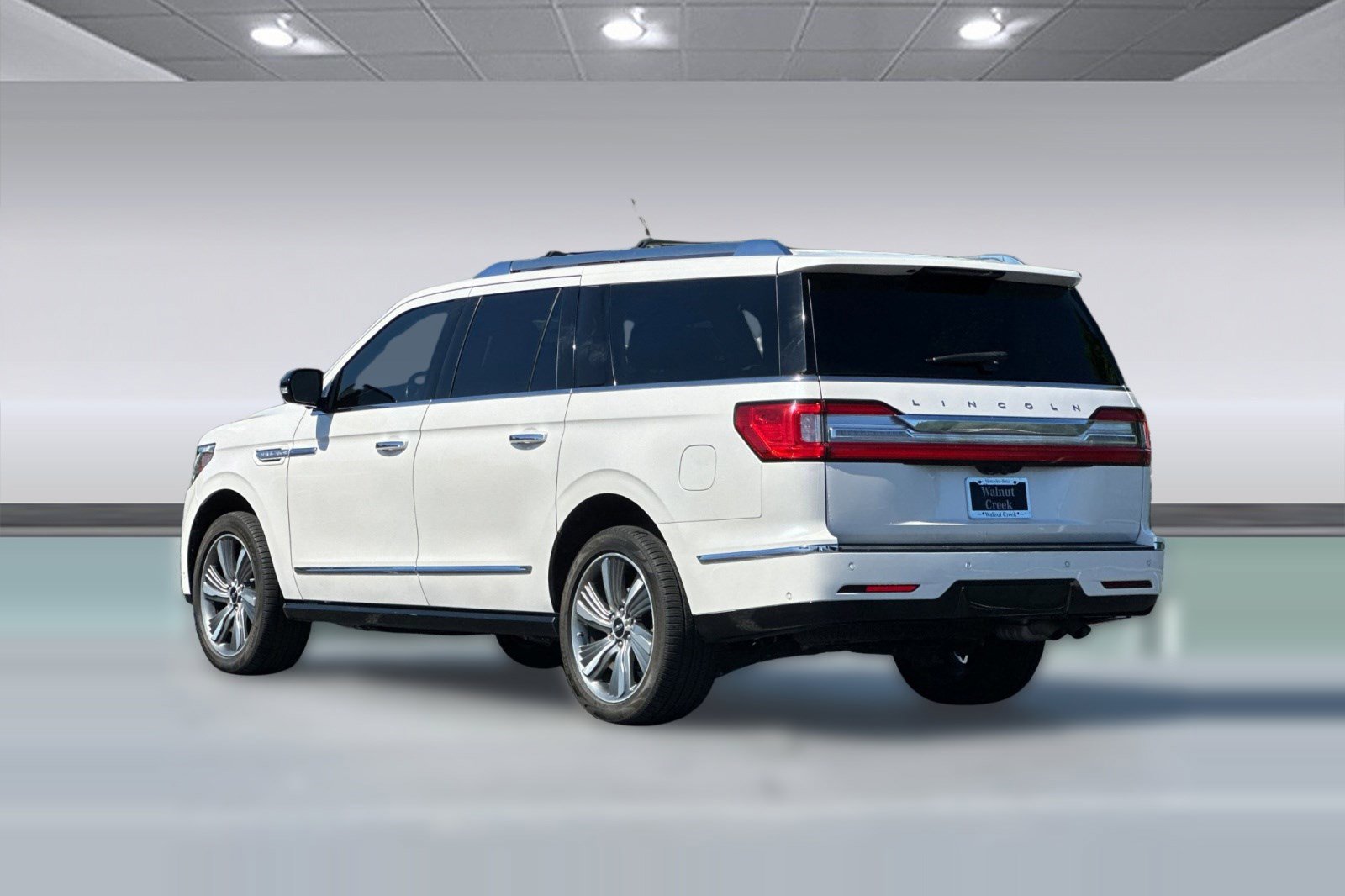 Used 2018 Lincoln Navigator L Reserve w/ Technology Package image 3