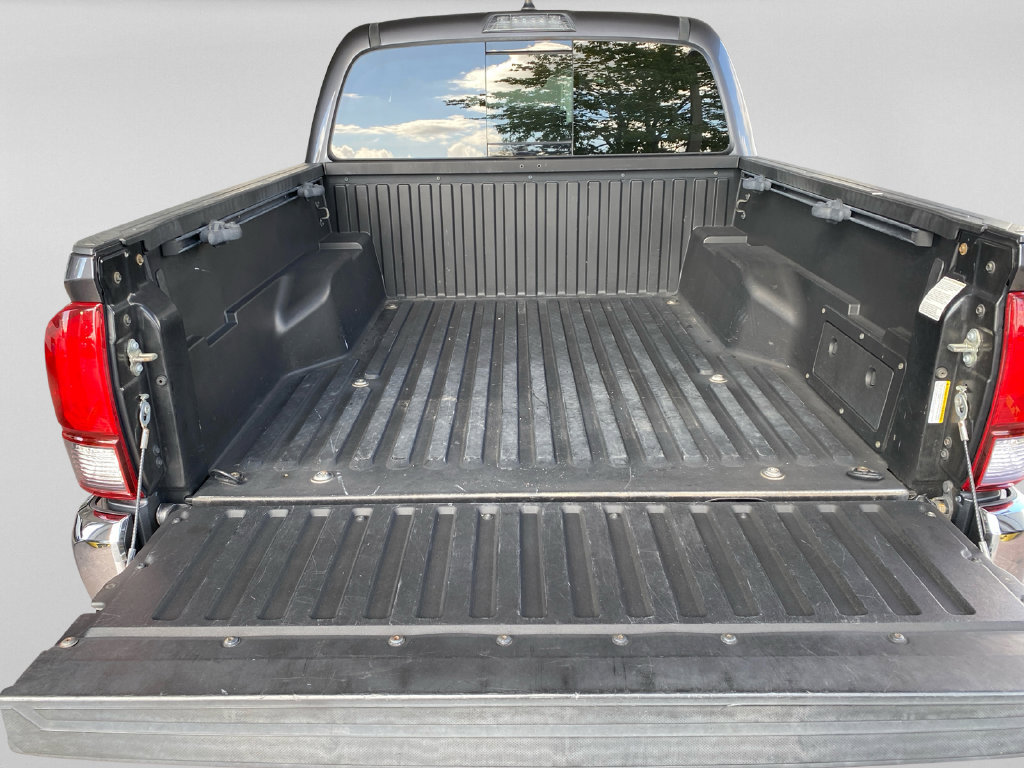 Used 2020 Toyota Tacoma SR5 RWD image 24
