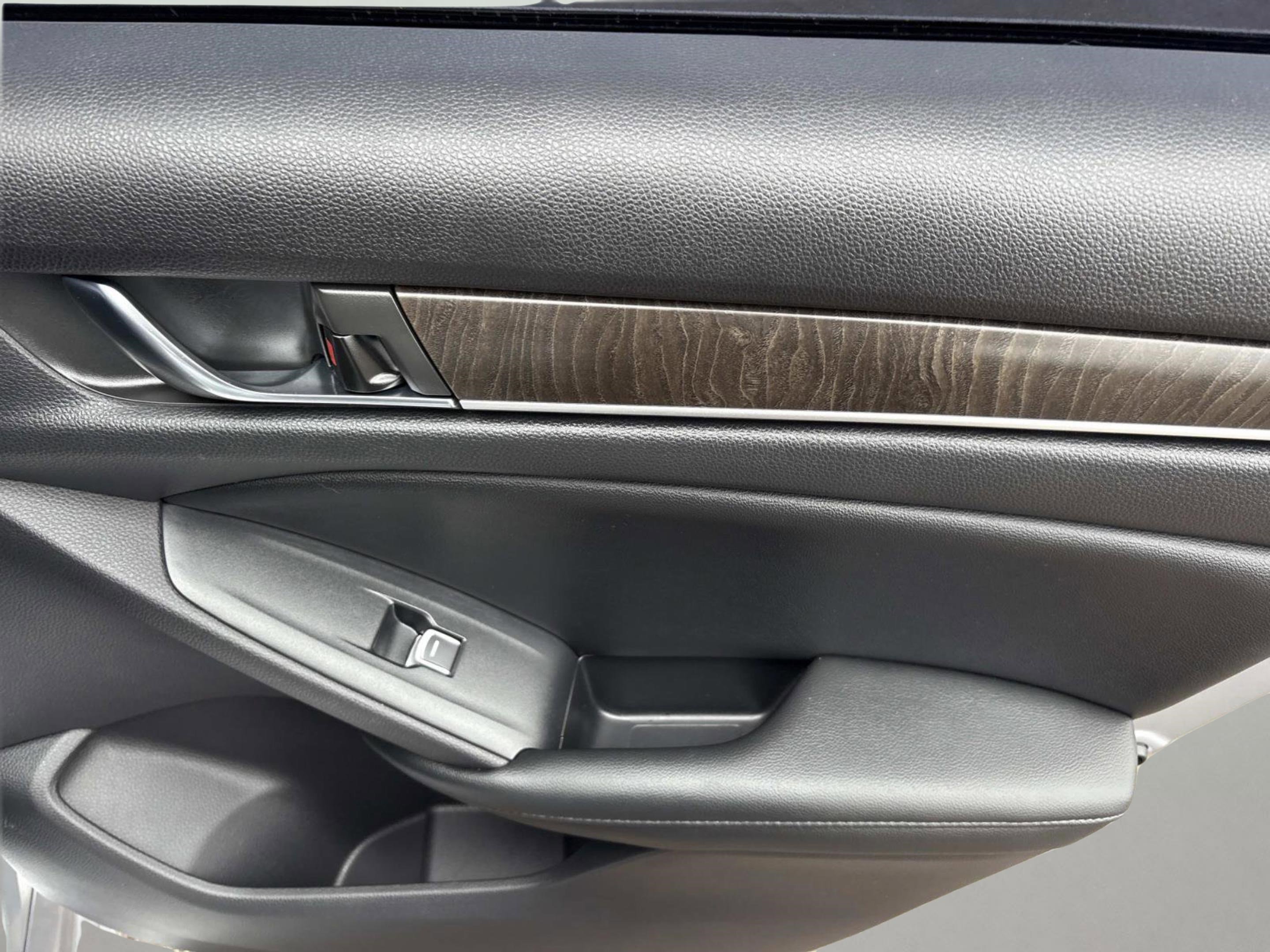 Used 2021 Honda Accord EX-L image 18