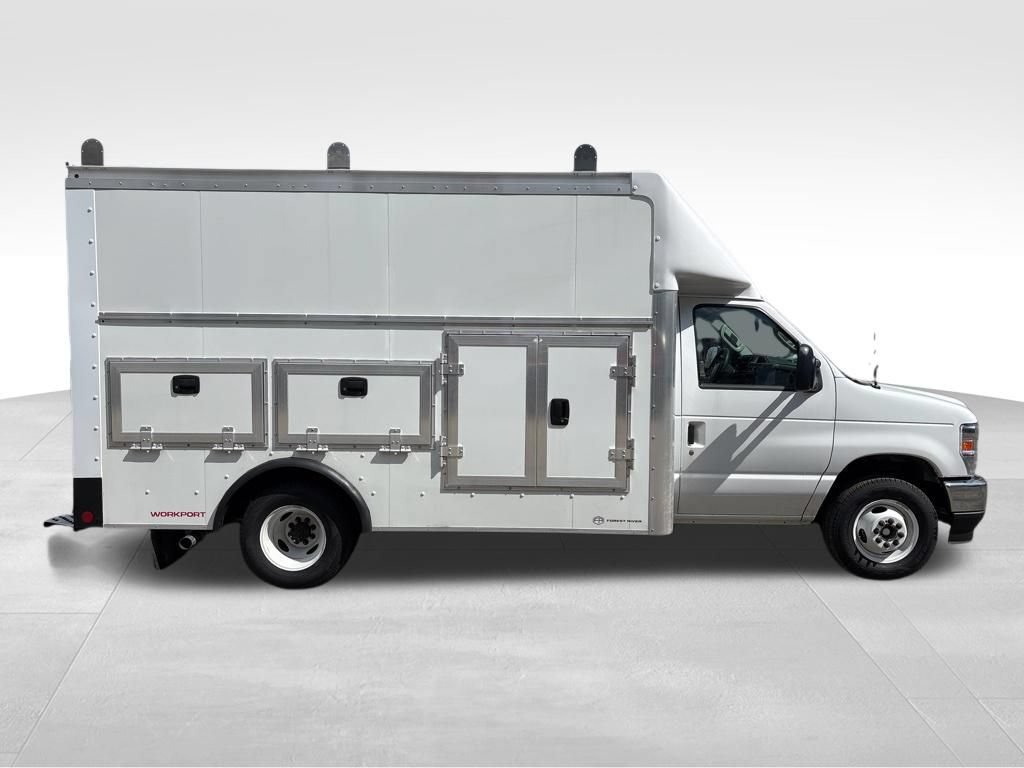 New 2026 Ford E-350 and Econoline 350 Super Duty w/ Power Equipment Group RWD image 2