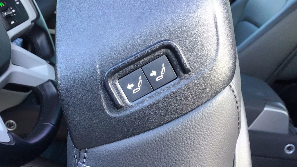 Used 2023 Land Rover Defender 90 SE image 23