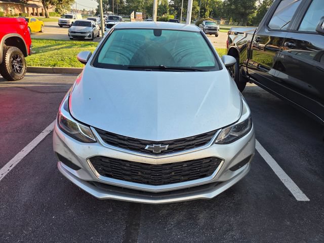 Used 2018 Chevrolet Cruze LT w/ Convenience Package FWD image 2
