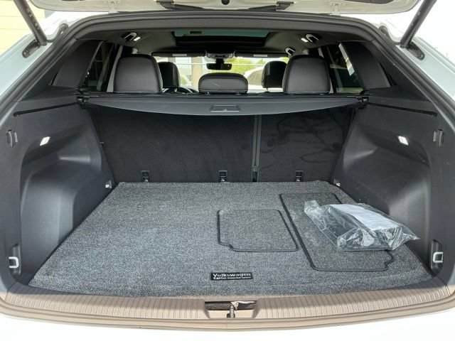 Certified 2024 Volkswagen Atlas Cross Sport SE w/ Panoramic Sunroof Package FWD image 19