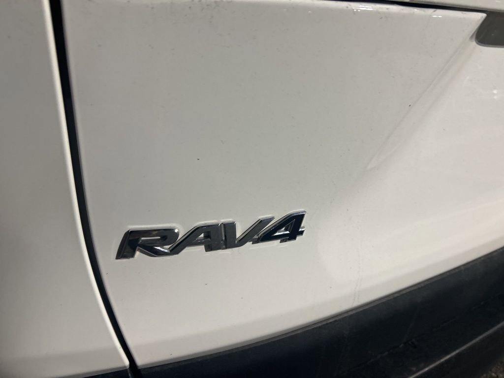 Used 2025 Toyota RAV4 XLE AWD/4WD image 9