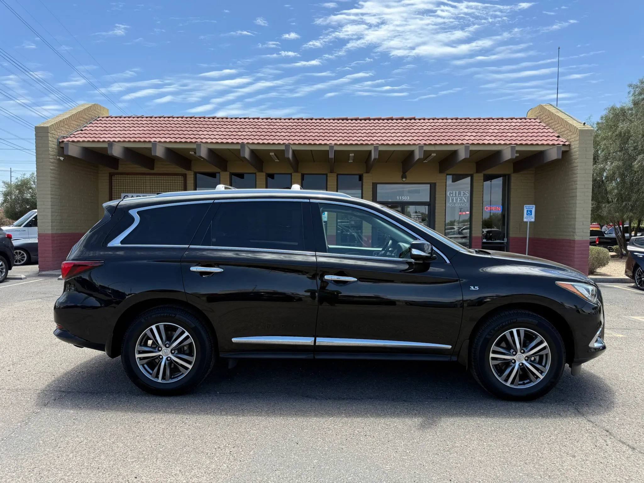 Used 2020 INFINITI QX60 Luxe w/ Essential Package FWD image 12
