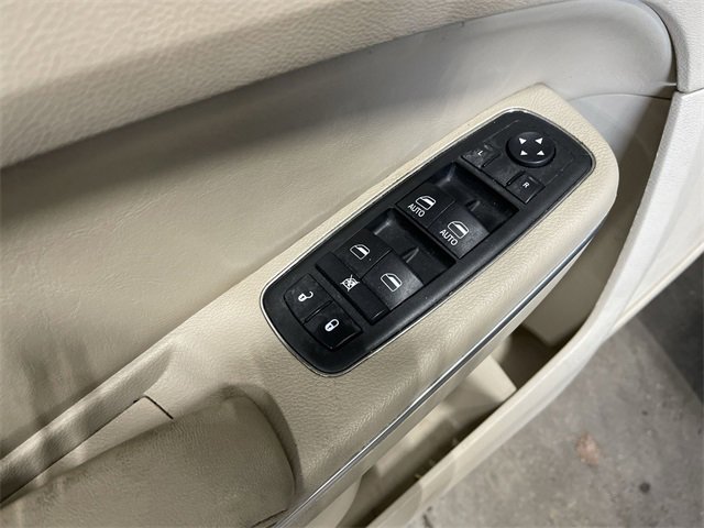 Used 2013 Chrysler 300 image 19