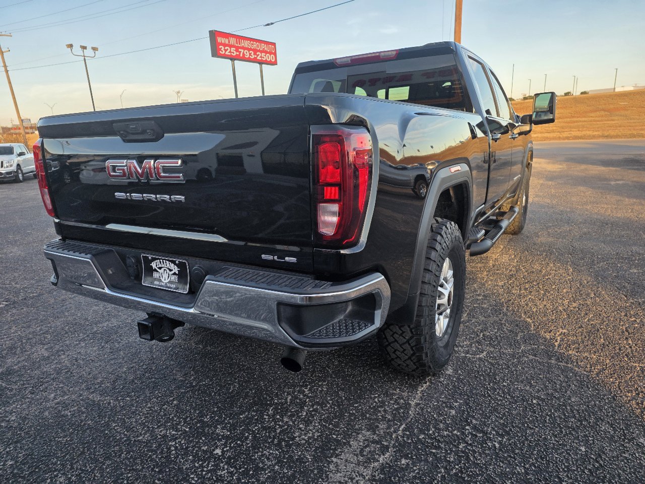Used 2025 GMC Sierra 2500 SLE w/ SLE Value Package; image 7