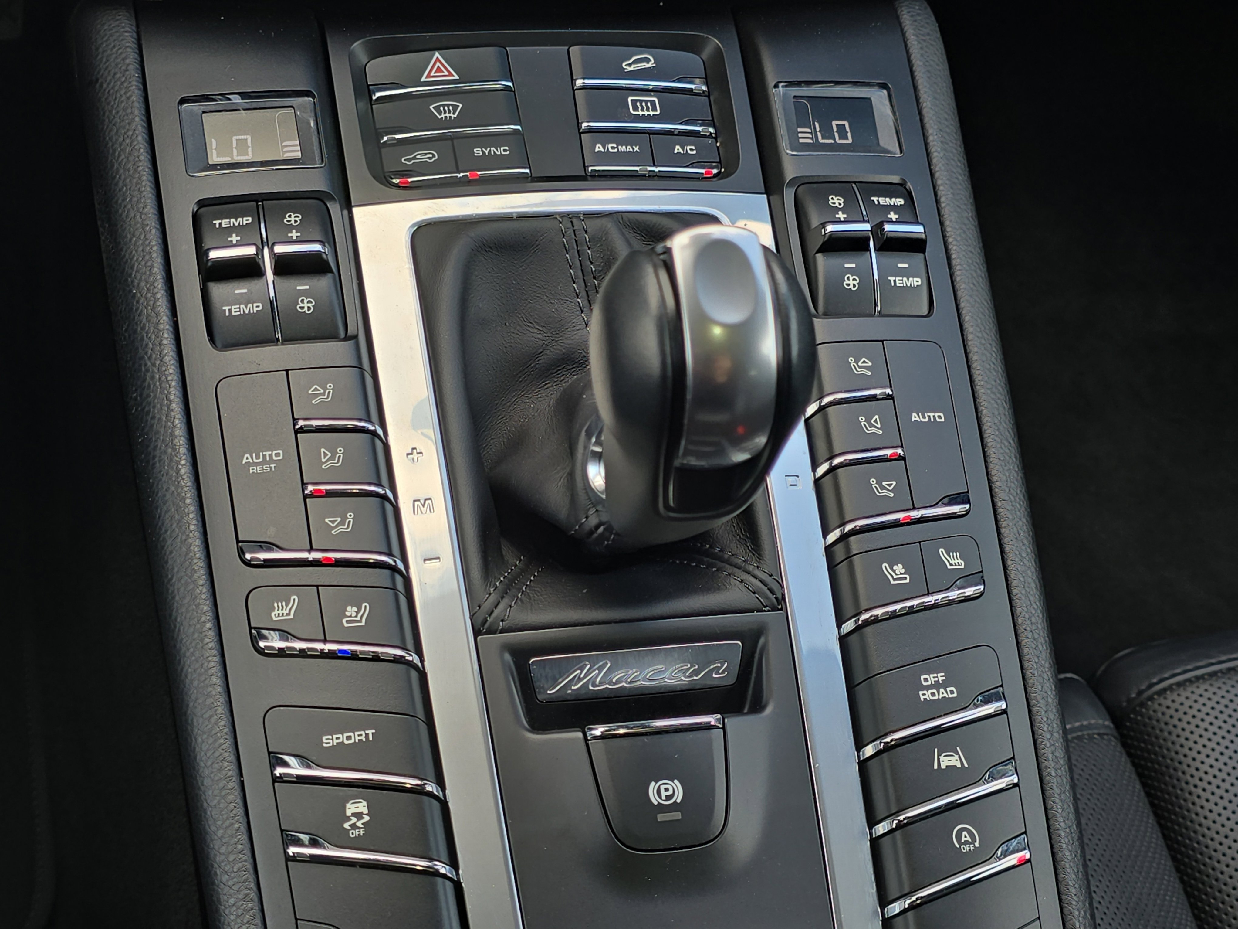 Used 2018 Porsche Macan AWD/4WD image 23